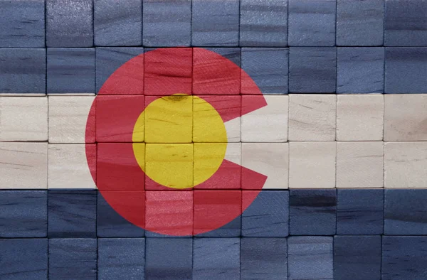 カラフルな木のキューブ状のテクスチャにコロラド州の大きな国旗を描いた 3Dイラスト — ストック写真