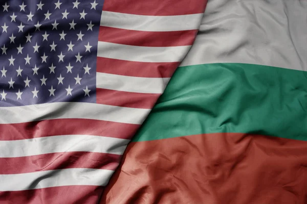アメリカのカラフルな旗とブルガリアの国旗を振っています マクロ — ストック写真