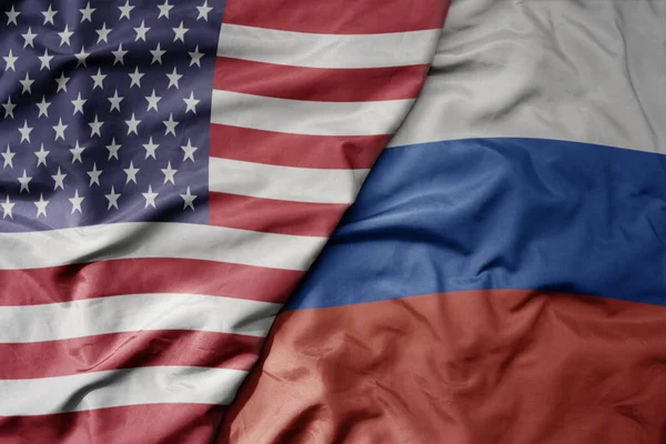 Великий Махаючий Барвистий Прапор Єднаних Держав Америки Національний Прапор Росії — стокове фото