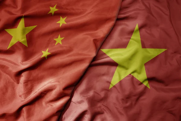 中国とベトナムの国旗の大きな波の国旗 マクロ マクロ — ストック写真