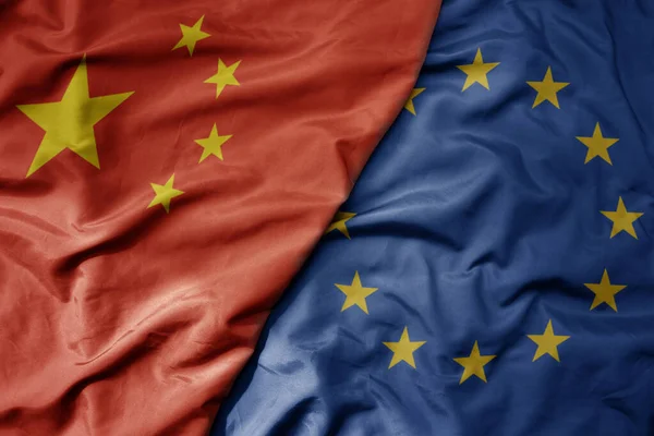 Великий Махаючий Національний Барвистий Прапор Китаю Національний Прапор Європейського Союзу — стокове фото