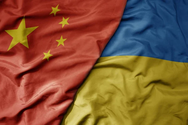 Çin Ulusal Renkli Bayrağı Ukrayna Nın Ulusal Bayrağı Sallanıyor Makro Telifsiz Stok Fotoğraflar