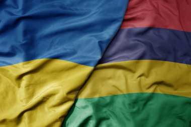 Ukrayna 'nın ulusal bayrağı ve Mauritius' un ulusal bayrağı sallanıyor. makro