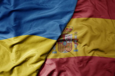 Ukrayna 'nın ulusal bayrağı ve İspanya' nın ulusal bayrağı sallanıyor. makro
