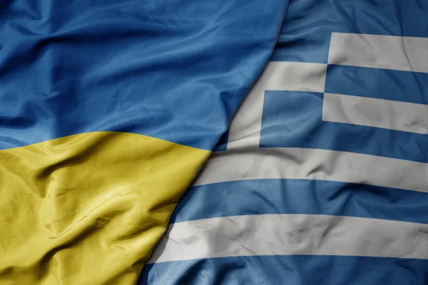 Ukrayna Nın Ulusal Bayrağı Yunanistan Ulusal Bayrağı Sallanıyor Makro — Stok fotoğraf