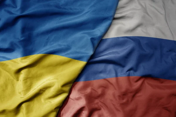 Gran Ondeando Bandera Nacional Colorida Ucrania Bandera Nacional Rusia Macro —  Fotos de Stock