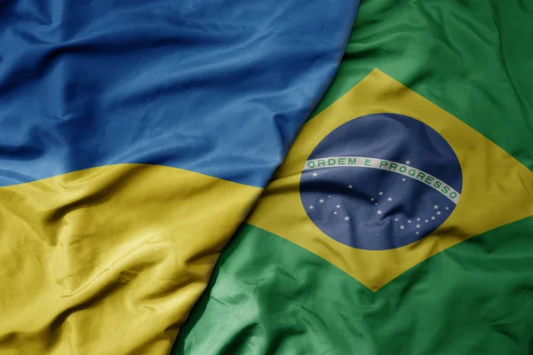 Duży Machający Narodowy Kolorowy Sztandar Ukraina Narodowy Sztandar Brazylia Makro — Zdjęcie stockowe