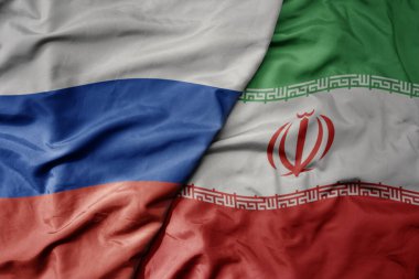 Rusya 'nın ulusal bayrağını ve İran' ın ulusal bayrağını sallıyordu. makro