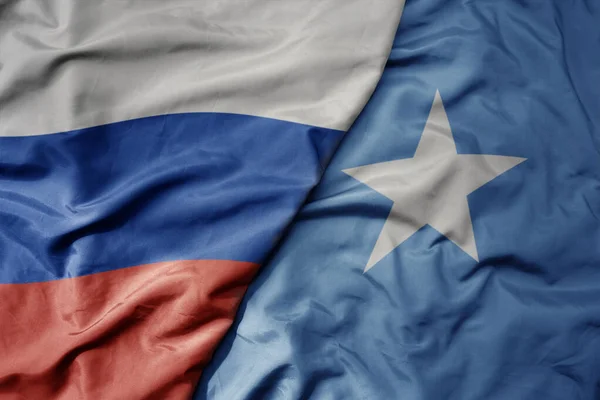 Большой Размахивающий Реалистичным Национальным Красочным Флагом России Национальным Флагом Сомали Стоковая Картинка