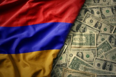 Amerikan dolarları üzerinde Ermenistan 'ın ulusal bayrağını sallayan büyük renkli bir bayrak. finans kavramı