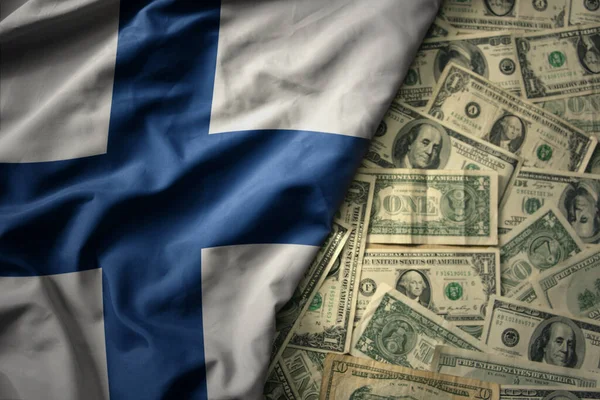 Μεγάλο Πολύχρωμο Κυματισμό Εθνική Σημαία Της Φινλανδίας Ένα Αμερικανικό Δολάριο — Φωτογραφία Αρχείου