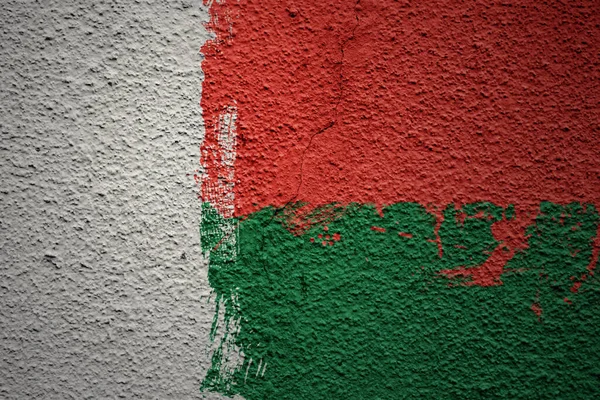Colorido Pintado Gran Bandera Nacional Madagascar Una Vieja Pared Agrietada —  Fotos de Stock