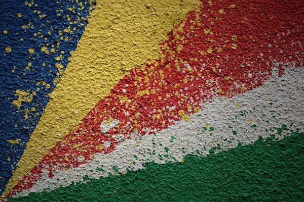 Färgglada Målade Stora Nationella Flagga Seychellerna Massiv Gammal Sprucken Vägg — Stockfoto