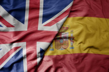 Büyük Britanya bayrağı ve ulusal İspanya bayrağı sallanıyordu. makro