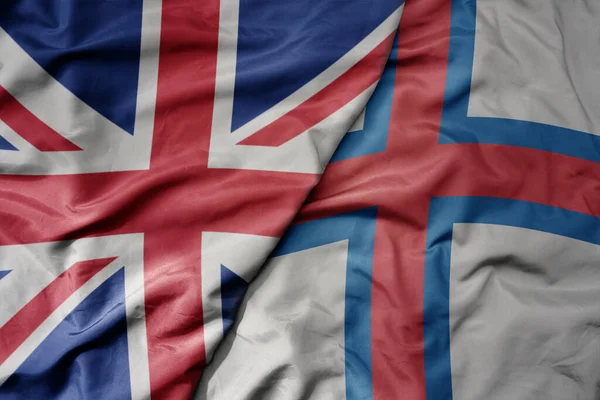 大摇大摆的大英帝国五彩旗和法罗群岛国旗 — 图库照片