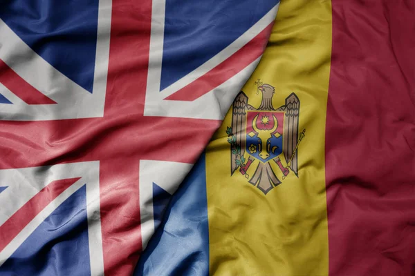 Büyük Britanya Bayrağı Moldova Nın Ulusal Bayrağını Sallıyor Makro — Stok fotoğraf