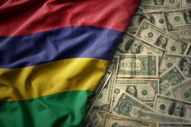 Mauritius 'un ulusal bayrağını Amerikan dolarının arka planında sallayan büyük renkli bir bayrak. finans kavramı