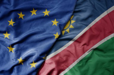 Avrupa Birliği 'nin ve Namibya' nın ulusal bayrağının büyük ve gerçekçi ulusal bayrağını sallıyor. makro