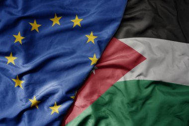 Avrupa Birliği 'nin ve Ürdün' ün ulusal bayrağının büyük ve gerçekçi ulusal bayrağını sallıyor. makro