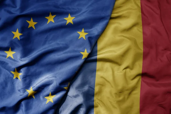 Groß Schwenkt Realistische Nationale Flagge Der Europäischen Union Und Nationalflagge lizenzfreie Stockbilder
