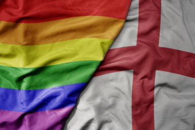 İngiltere ve gökkuşağı eşcinsellik bayrağının büyük, gerçekçi ulusal bayrağını sallıyor. makro