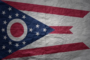 Eski, grunge kağıt dokusu arka planında Ohio eyaletinin renkli büyük ulusal bayrağı