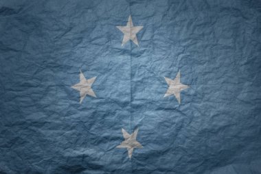 Mikronezya Birleşik Devletleri 'nin rengarenk büyük ulusal bayrağı eski kağıt doku arkaplanında