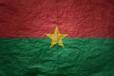 Burkina faso 'nun renkli büyük ulusal bayrağı grunge eski kağıt doku arka planında