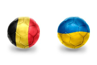 Ulusal Ukrayna ve Belçika bayraklı gerçekçi futbol topları, futbol takımları. beyaz arkaplanda.