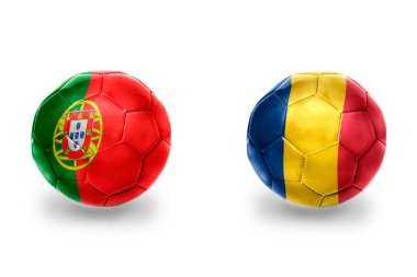 Romanya ve Portekiz 'in ulusal bayraklı gerçekçi futbol topları, futbol takımları. beyaz arkaplanda.
