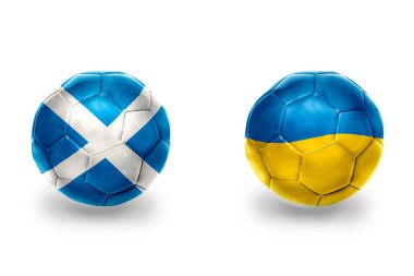 Ukrayna, İskoçya ve futbol takımlarının bayraklı gerçekçi futbol topları. beyaz arkaplanda.