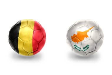 Ulusal bayrak ve Belçika bayraklı gerçekçi futbol topları, futbol takımları. beyaz arkaplanda.