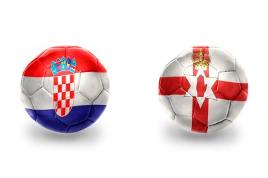 Kuzey İrlanda ve Hırvat milli bayraklı gerçekçi futbol topları, futbol takımları. beyaz arkaplanda.