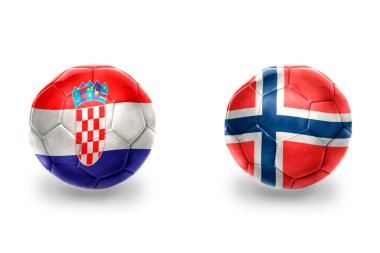 Norveç ve Hırvat ulusal bayraklı gerçekçi futbol topları, futbol takımları. beyaz arkaplanda.