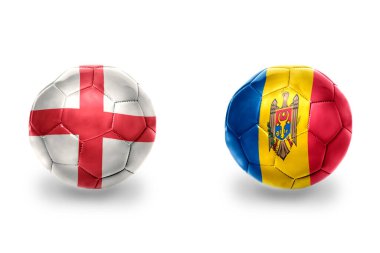 İngiltere ve Moldova 'nın ulusal bayraklı gerçekçi futbol topları, futbol takımları. beyaz arkaplanda.