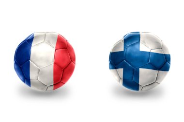 Fransa ve Finlandiya ulusal bayraklı gerçekçi futbol topları, futbol takımları. beyaz arkaplanda.
