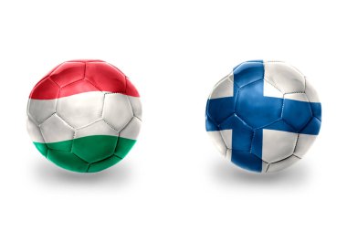 Finlandiya ve Hungary 'nin ulusal bayraklı gerçekçi futbol topları, futbol takımları. beyaz arkaplanda.