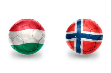 Norveç ve Hungary 'nin ulusal bayraklı gerçekçi futbol topları, futbol takımları. beyaz arkaplanda.