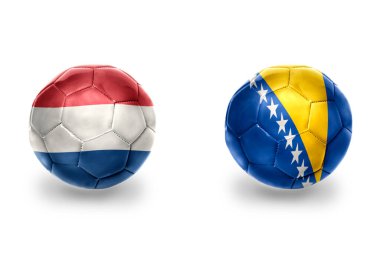 Bosna, Herzegovina ve Hollanda ulusal bayraklı gerçekçi futbol topları, futbol takımları. beyaz arkaplanda.