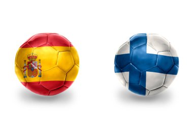 İspanya ve Finlandiya ulusal bayraklı gerçekçi futbol topları, futbol takımları. beyaz arkaplanda.