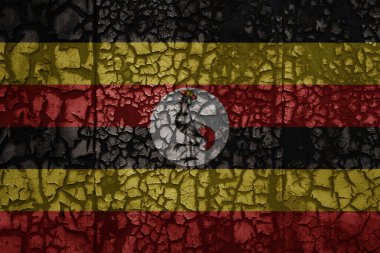 Eski bir grunge metal vintage kırık duvar arkaplanı üzerinde Uganda bayrağı