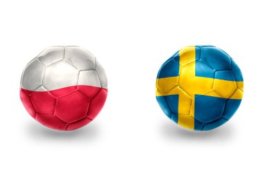 İsveç ve Polonya ulusal bayraklı gerçekçi futbol topları, futbol takımları. beyaz arkaplanda.