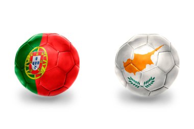 Milli takım bayraklı gerçekçi futbol topları ve Portekiz, futbol takımları. beyaz arkaplanda.