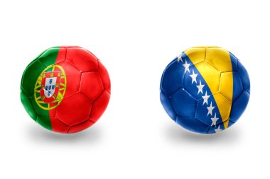 Bosna, Herzegovina, Portekiz ve futbol takımlarından oluşan ulusal bayraklı gerçekçi futbol topları. beyaz arkaplanda.