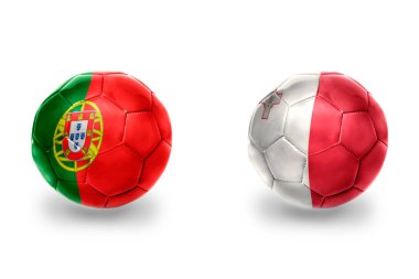 Ulusal malta ve Portekiz bayraklı gerçekçi futbol topları, futbol takımları. beyaz arkaplanda.