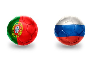 Rusya ve Portekiz ulusal bayraklı gerçekçi futbol topları, futbol takımları. beyaz arkaplanda.