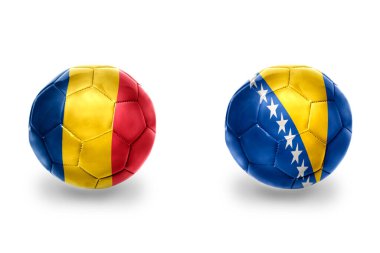 Bosna, Herzegovina ve Romanya ulusal bayraklı gerçekçi futbol topları, futbol takımları. beyaz arkaplanda.