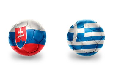 Yunan ve Slovakya ulusal bayraklı gerçekçi futbol topları, futbol takımları. beyaz arkaplanda.