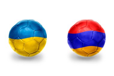 Ermenistan ve Ukrayna ulusal bayraklı gerçekçi futbol topları, futbol takımları. beyaz arkaplanda.