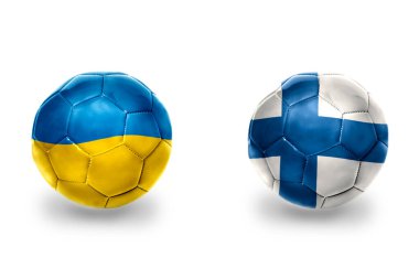 Finlandiya ve Ukrayna 'nın ulusal bayraklı gerçekçi futbol topları, futbol takımları. beyaz arkaplanda.